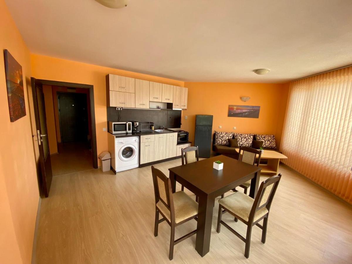 Cozy Apartment In The Center Of 프리모르스코 외부 사진